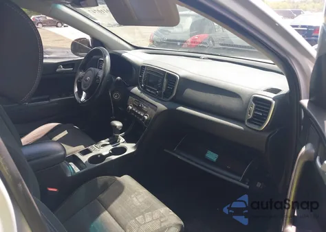 2018 Kia Sportage Lx z USA, uszkodzony, nr VIN KNDPMCAC6J7444943